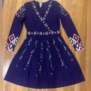 Sahalie size small sweater dress